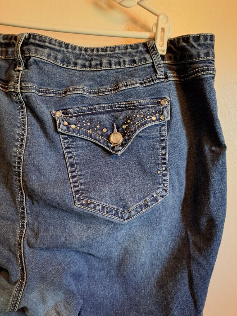 Est.1946 Denim Cropped Jeans With Rhinestone Embellished Flap Pockets - Picture 2 of 10
